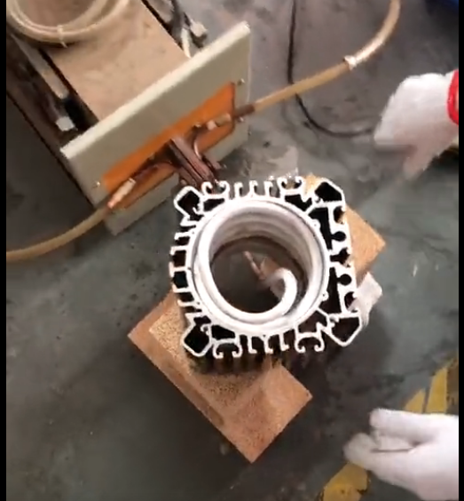 中頻感應(yīng)加熱設(shè)備在電機(jī)熱裝工藝中的應(yīng)用：精準(zhǔn)控溫實現(xiàn)無應(yīng)力裝配(圖4)