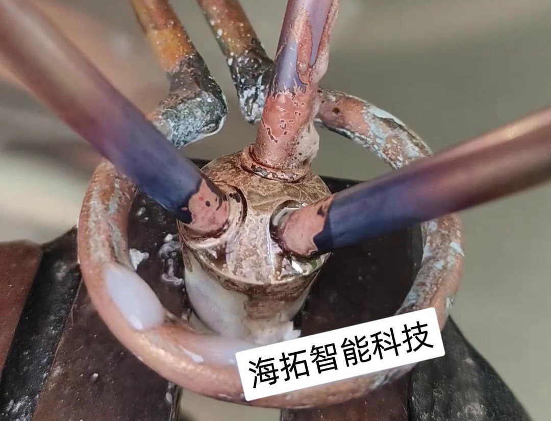 取代火焰焊接銅管的高頻焊機(jī)，可以配合自動(dòng)化設(shè)備實(shí)現(xiàn)全自動(dòng)釬焊銅管銅件