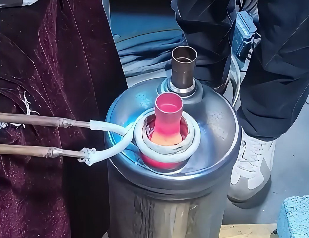 銅和不銹鋼都能焊？看高頻釬焊機焊接分液器銅與不銹鋼接口！